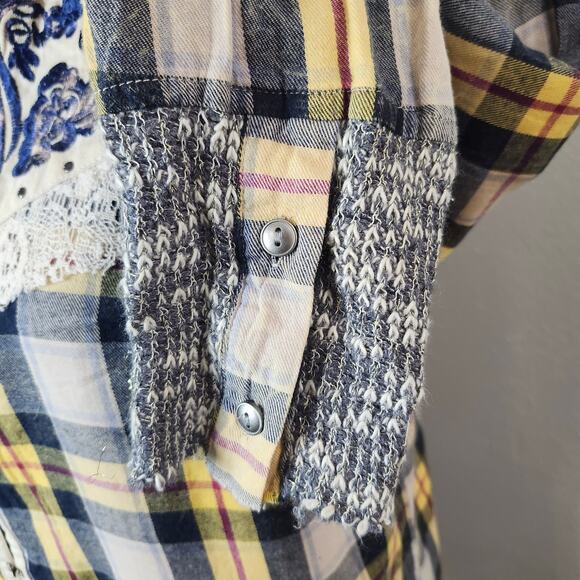 Gimmicks By BKE Women's Button-Up Medium Shirt Flannel Lace Western Plaid - Picture 3 of 15